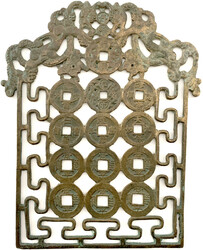 Bronze-Chatelaine, sogen. "Yeolswaepae". Gefertigt aus 9 Amuletten ...