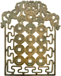 Bronze-Chatelaine, sogen. "Yeolswaepae". Gefertigt aus 9 Amuletten ...