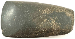 Antike Steinaxt aus Yunnan. 130 X 65 X 42 mm. Erworben 1993 in ...