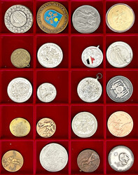 3 Schuber mit 51 Medaillen des 19. und 20. Jh. Meist Bronze und Zinn. ...
