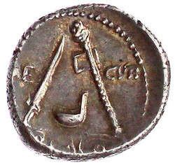 Denar 69 v. Chr. SC. Verschleierter Kopf der Vesta r./AED CVR P. GALB ...