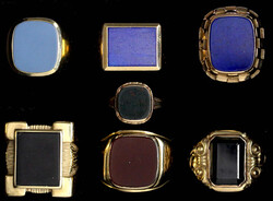 Etui mit 7 Fingerringen: 6 Herrenringe Gelbgold 585/1000, alle mit ...