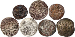 7 Silbermünzen der Sassaniden, der Hunnen und von Tabaristan. 5 ...