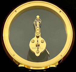JAEGER LE COULTRE Tischuhr, Messing/Glas. Durchmesser 12,5 cm. ...