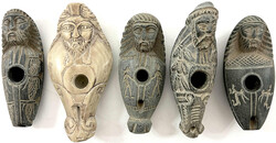 Sammlung von 5 Museumsrepliken antiker mesopotamischer Öllampen aus ...