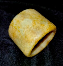 Miscellaneous. Jade and Gold Jewelry. stone ring with jade colour, ...