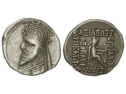 Dracma. 70-57 a.C. PHRAATES III. PARTIA. Anv.: Busto barbado a ...