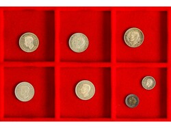 Lote 7 monedas 1 (2) y 3 Penny (5). 1909 a 1950. GEORGE V y GEORGE VI ...