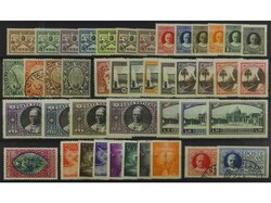 VATICANO. Ficha grande conteniendo 6 series completas diferentes. ...