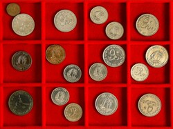 Lote 18 monedas 1 a 50 Dirhams. S. XX. AE,CuNi. A EXAMINAR. EBC a SC.