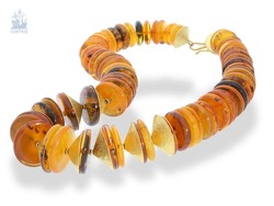550.30: Schmuck, Ketten / Colliers / Anhänger