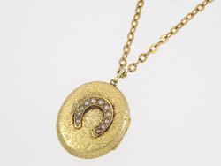 550.30: Jewelry, chains / pendants / necklaces