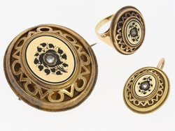 550.90: Schmuck, Sets