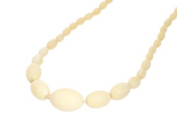 550.30: Schmuck, Ketten / Colliers / Anhänger