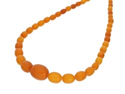 550.30: Schmuck, Ketten / Colliers / Anhänger