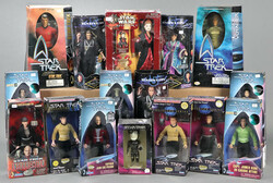 Group of (15) Star Trek, Babylon 5, & Star Wars Figures In Original ...