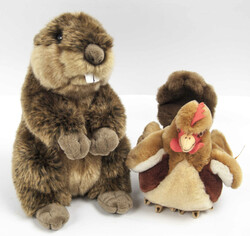 2 Plüschfiguren, dabei 1x Steiff Henne mit Knopf und Fahne sowie 1 ...