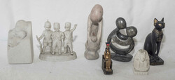 Lot Steinskulpturen, Höhe: bis 17 cm.  Automatically generated ...