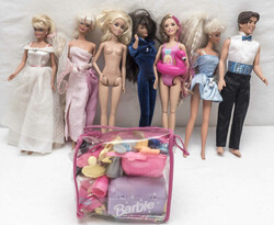 Lot Barbie Puppen mit Zubehör.  Automatically generated translation: ...