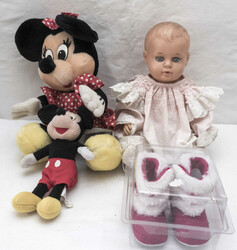 Zwei original Disneyland Figuren, Mickey - und Minnie Mouse. Dazu ...
