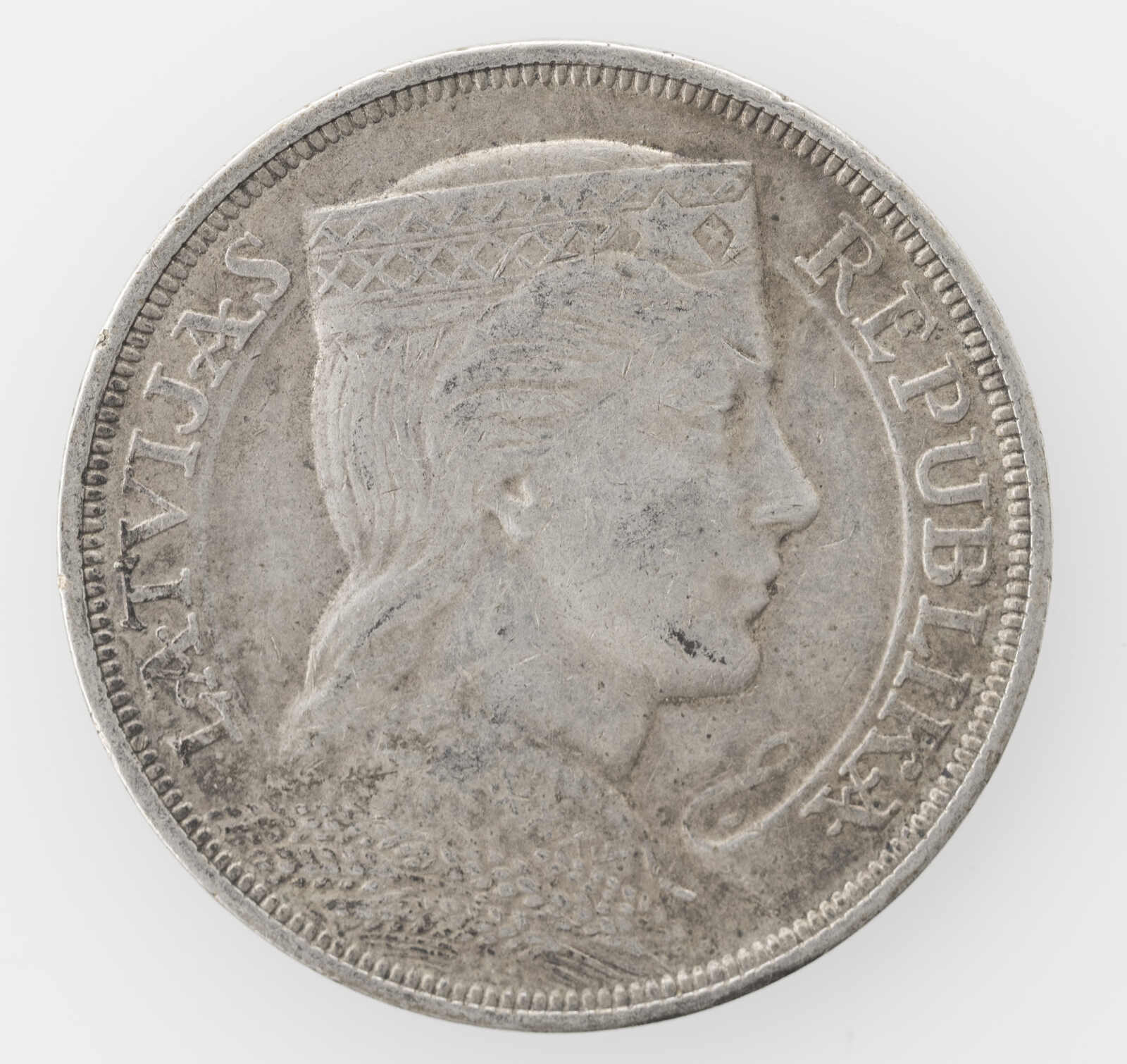 Latvia 1931, 5 Lati – silver coin, KM 9, .835 silver. Condition: VF.