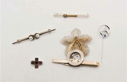 550.40: Schmuck, Broschen / Nadeln