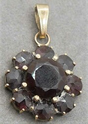 550.30: Schmuck, Ketten / Colliers / Anhänger