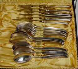 Versilbertes Besteck Set, bestehend aus 6 Löffel, 6 Gabeln und 6 ...