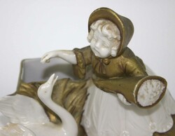 Dekorative kleine Vase mit integrierter Porzellanfigur "Frau mit ...