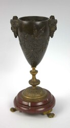 Bronzepokal auf Marmorsockel auf 3 Tatzenfüßen, 19. Jahrhundert, ...