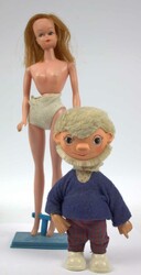 Goebel Püppchen Sandmann sowie 1 alte Barbie "Petra", beides 60er ...