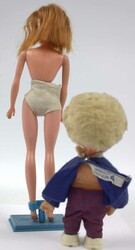 Goebel Püppchen Sandmann sowie 1 alte Barbie "Petra", beides 60er ...