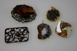 550.70: Jewelry, Lots