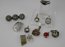 550.70: Jewelry, Lots