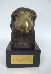 Bronzefigur "Adler Kopf" auf Marmorsockel, signiert Penk? Höhe ca. ...
