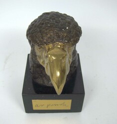 Bronzefigur "Adler Kopf" auf Marmorsockel, signiert Penk? Höhe ca. ...