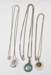 3 Ketten mit Anhängern, verschiedene Modelle, 835er Silber  ...