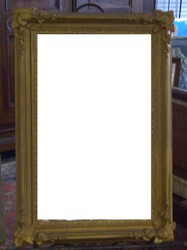 Spiegel im Rahmen, goldfarben. Maße: Höhe ca. 79,5 cm, Länge ca. ...