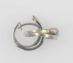 1 Paar Ohrringe, gepunzt mit 925er Silber.Automatically generated ...