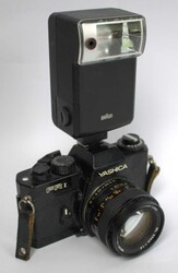 Yashica FR I - 35 mm Kamera. Spiegelreflexkamera mit Blitzgerät von ...