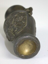 kleine japanische Bronzevase, wohl Meiji Zeit. Verziert mit Vogel- ...