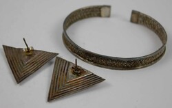 2 Teile Silberschmuck, bestehend aus 1 Armreif sowie 1 Paar ...