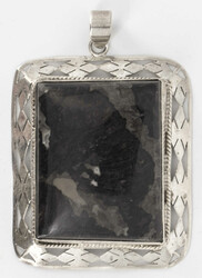 Anhänger 925er Silber, besetzt mit einen Halbedelstein. Länge ca. 7 ...