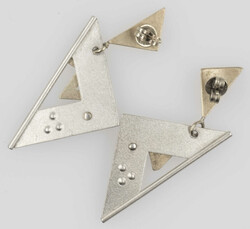 Ein Paar ausgefallene Ohrstecker, Silber 925 mit Goldapplikationen ...