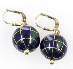 Ein Paar Ohrringe in Form einer Weltkugel. Silber 925 vergoldet ...