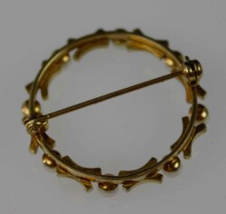 Brosche, 333er Gelbgold, besetzt mit Perlen. Durchmesser ca. 2,6 ...