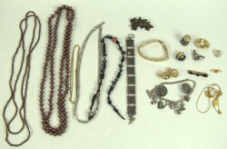 Lot Modeschmuck aus Auflösung, dabei auch ältere ...