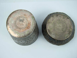 2 handgetriebene Becher, versilbert. Wohl AsienAutomatically ...