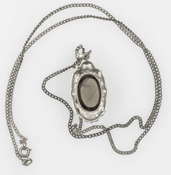 Kette aus 835er Silber, besetzt mit einem Schmuckstein. Länge ca. 60 ...