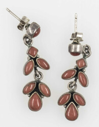 1 Paar Ohrringe aus 925er Silber, besetzt mit Koralle.Automatically ...